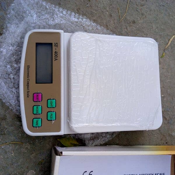 Electronic kitchen scale 0