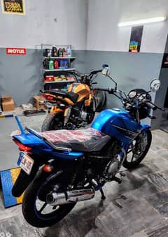 Worker required for motorcycles shop