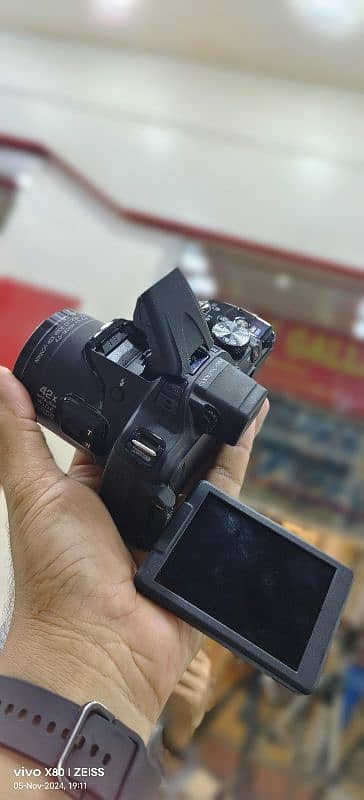 Nikon P520 New Condition camera 3