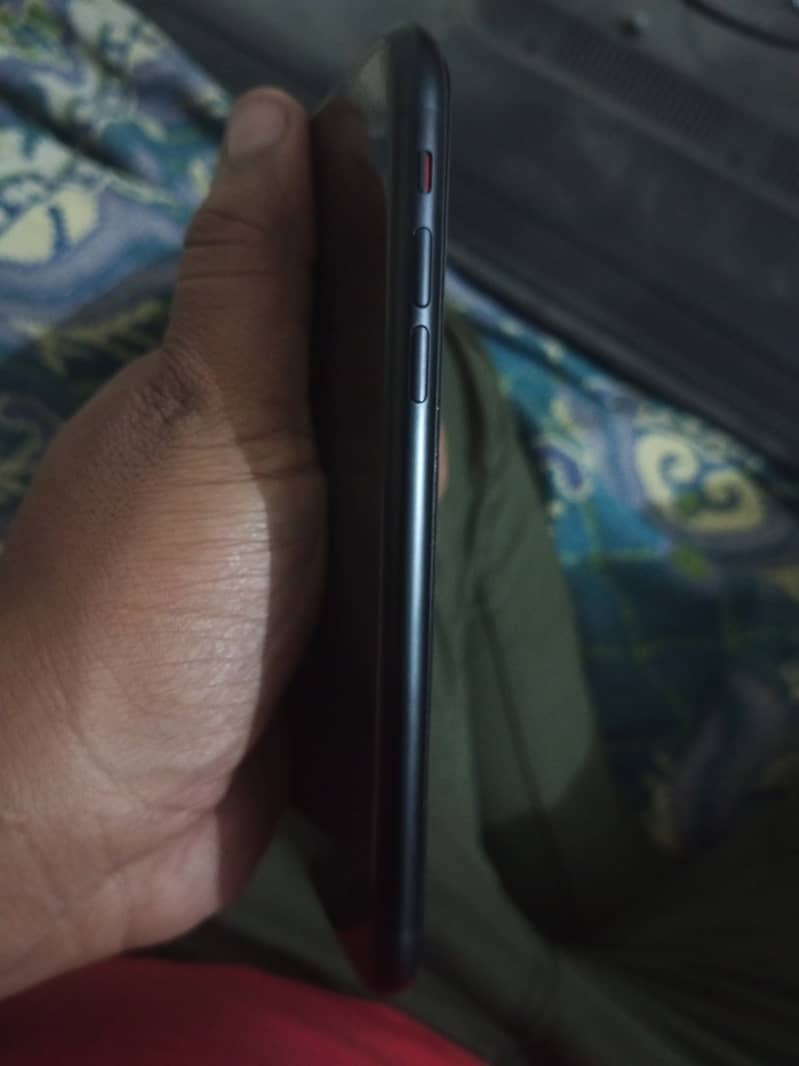 I am selling iphone xr 1