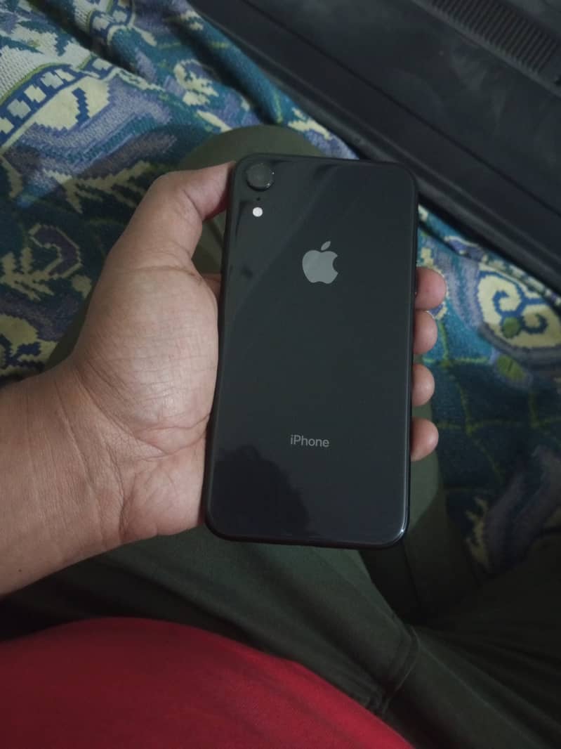 I am selling iphone xr 4