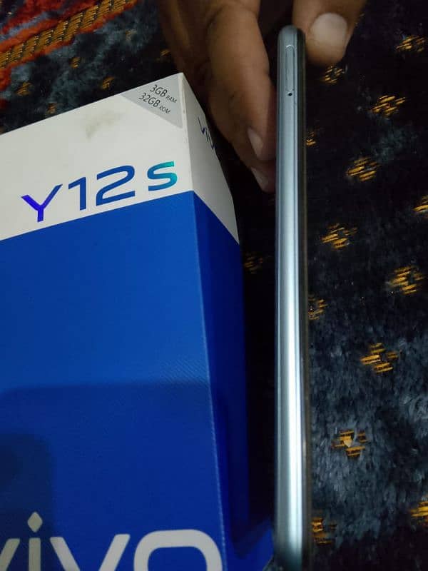 vivo y12 4