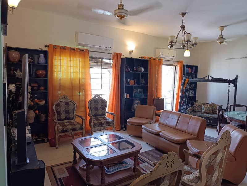 10 Marla 3 Bedroom Apartment For Sale in Askari -11 Lahore. 8