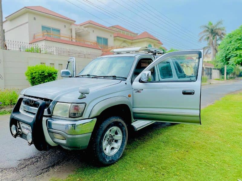 Toyota Hilux 2003 1