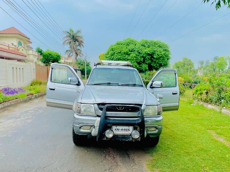 Toyota Hilux 2003 3