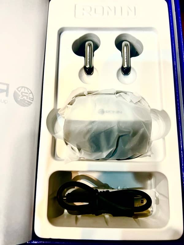 Ronin 7010 airpods box open never used for sale urgent 0