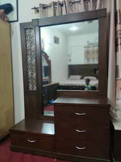 dressing table with 4 drawers