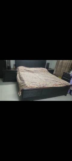 wooden polishes bed with side drawer and dressing table for sale.