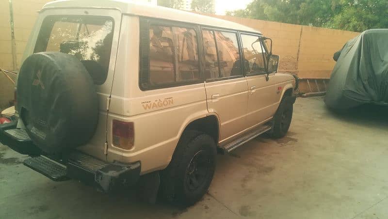 Mitsubishi Pajero 1990 0