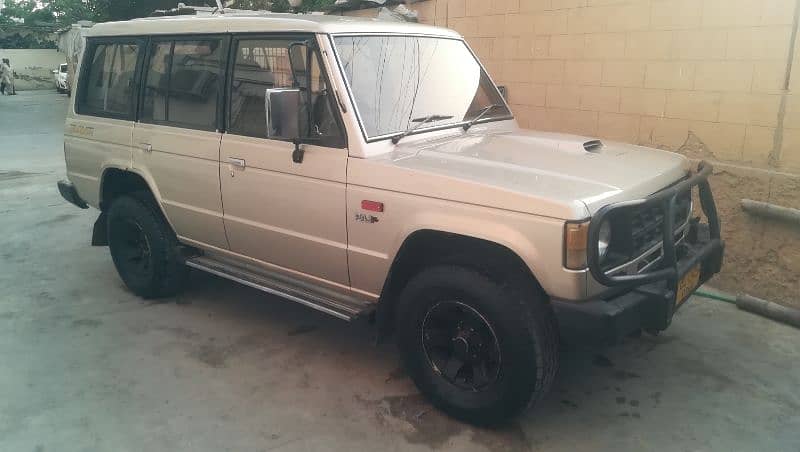 Mitsubishi Pajero 1990 2