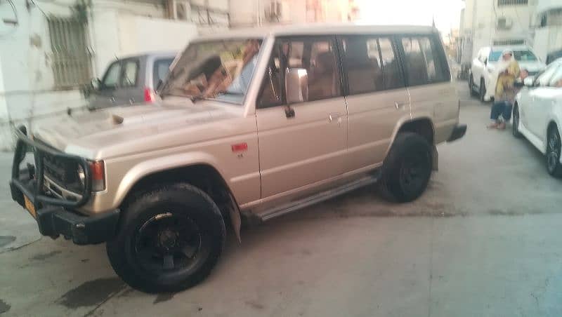 Mitsubishi Pajero 1990 5