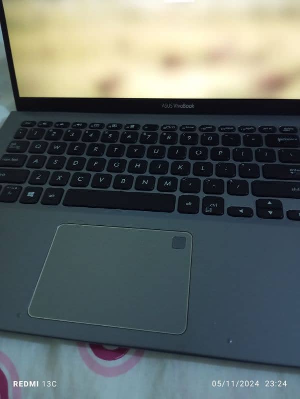 Asus VivoBook 15 - Touch Screen 1