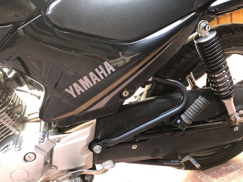 yamaha ybr 125 black 5