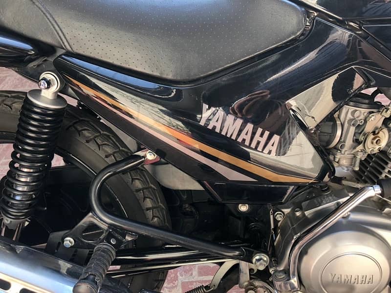 yamaha ybr 125 black 6