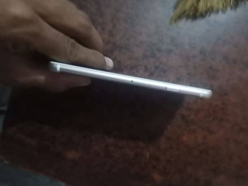 iphone 6s ha good condition and working 64meromi h 5