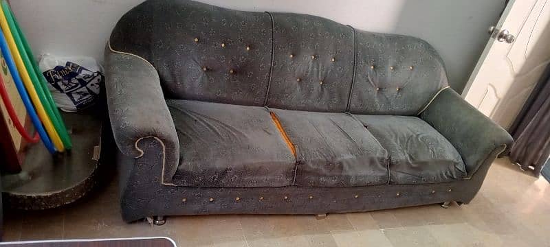 3 seater 1 pic sofa 0