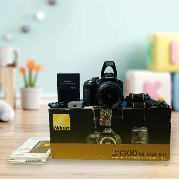 Nikon D3300 DSLR with box 10/10 2