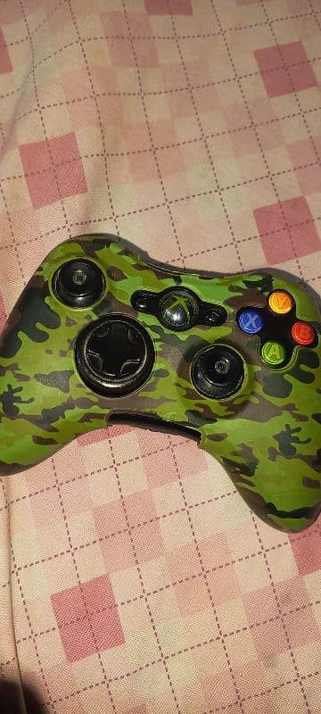 Xbox 360 controller with battery 3