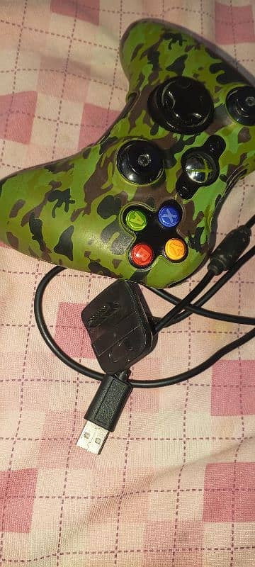 Xbox 360 controller with battery 4