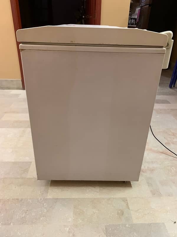 Waves deep freezer for sale ! 3