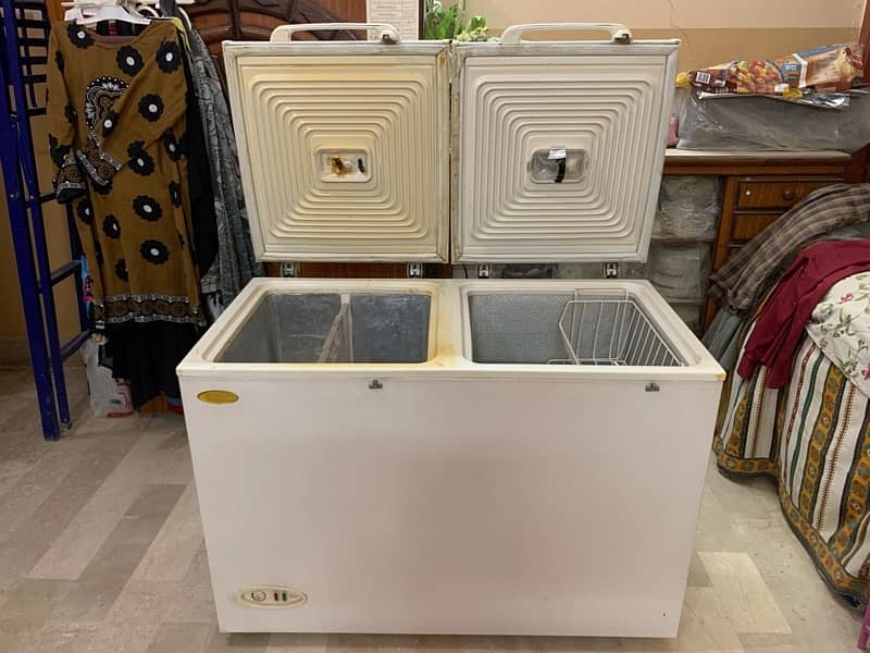 Waves deep freezer for sale ! 4