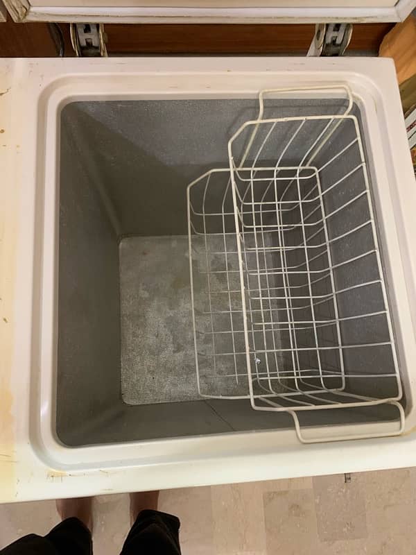 Waves deep freezer for sale ! 6