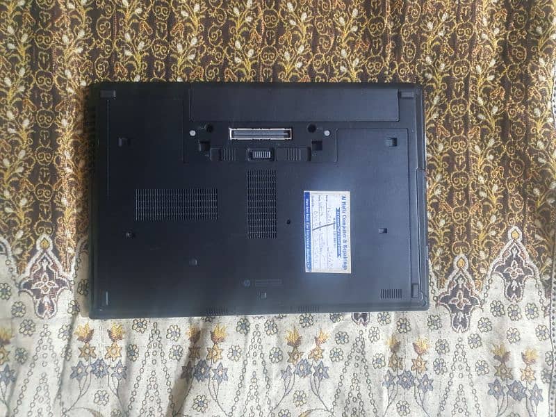 hp laptop 10/9 condition all ok window 10 download all ok. with charger 1