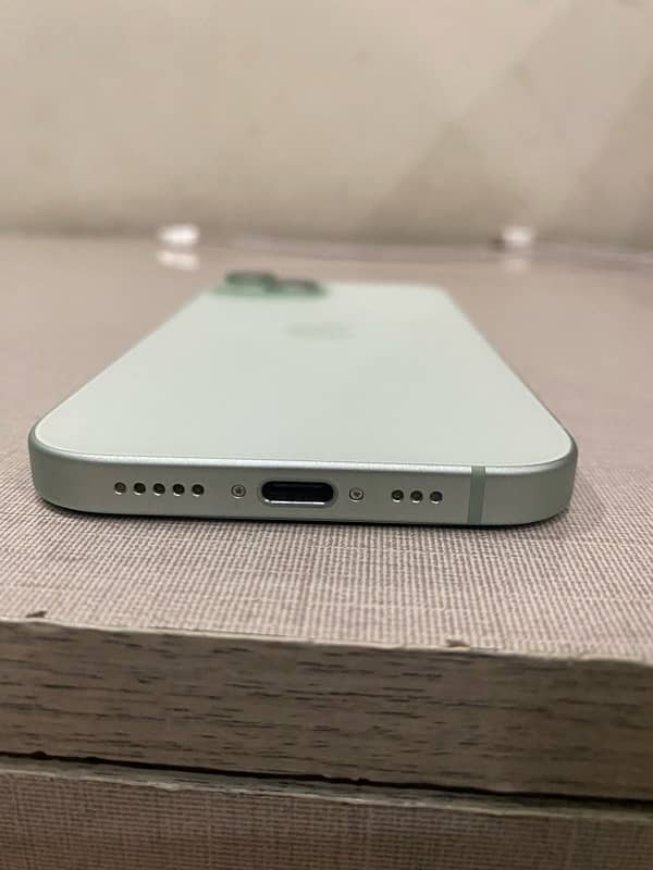 IPhone 15 128gb green color 4