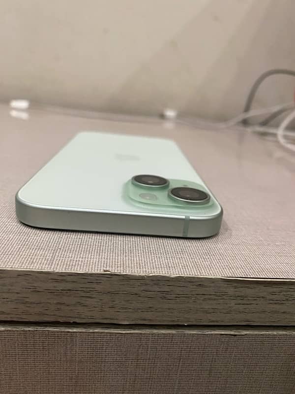 IPhone 15 128gb green color 6