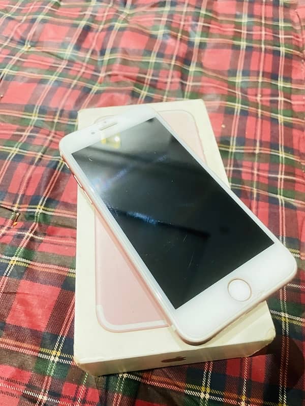 iPhone 7 with box & cable 0