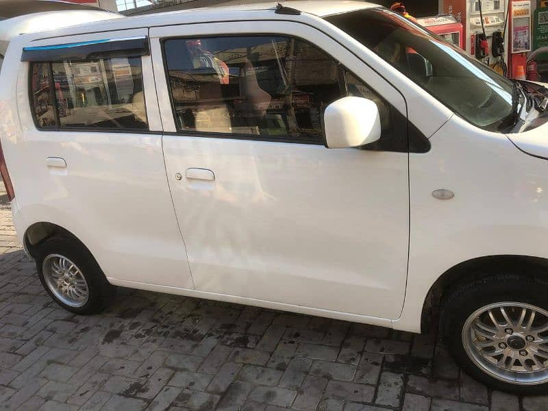 i am selling my Suzuki Wagon R 2016 4