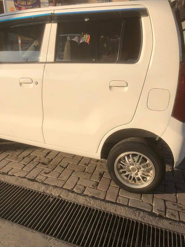 i am selling my Suzuki Wagon R 2016 13