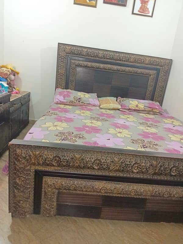 wood bed set 0