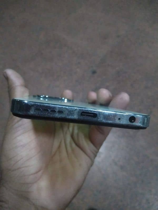 infinix hot 40i 8+8 128 15 din used hiwa hai daba charjr sat hai 2