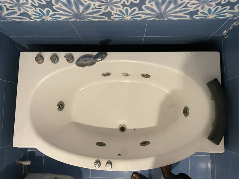 Acrylic bath tub/ jacuzzi 1