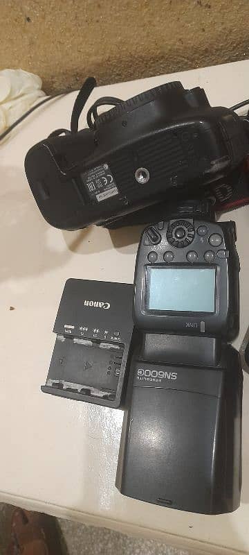 canon 6D body with flash and cell charger 6