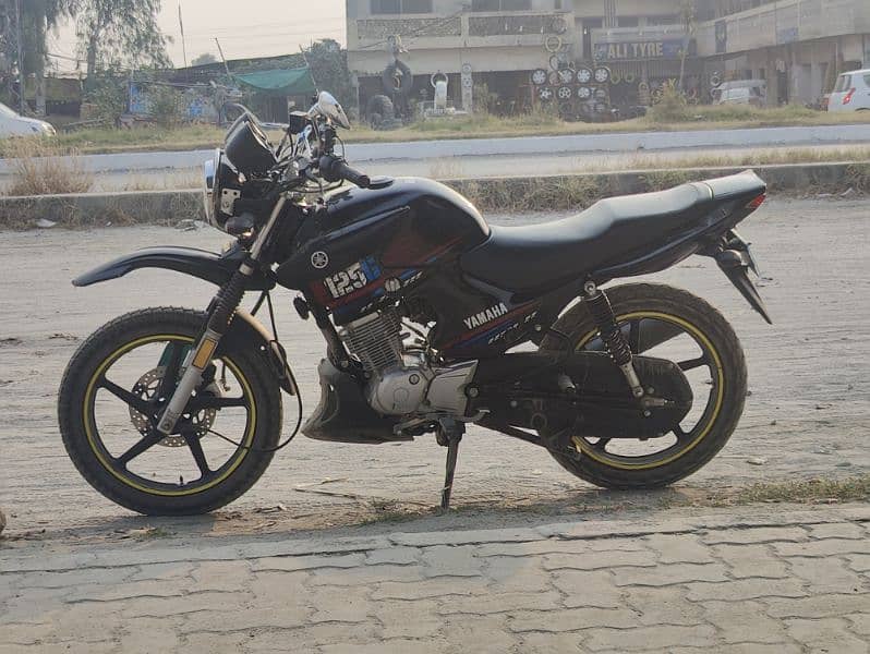 YBR 125G (2023) 4