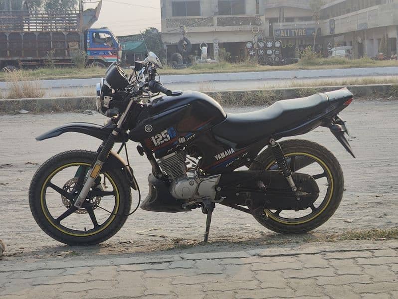 YBR 125G (2023) 6