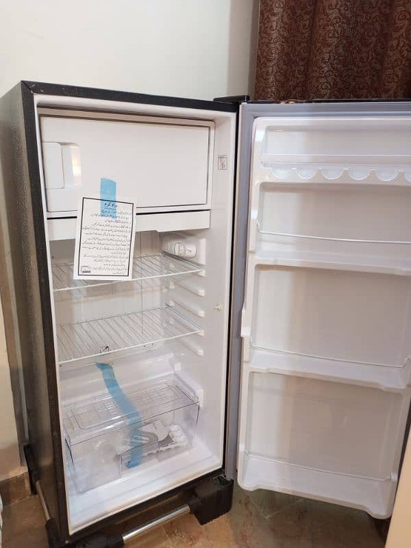 DAWLANCE REFRIGERATOR 9106. 1