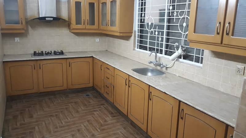 12 MARLA UPPER PORTION AVAILABLE FOR RENT IN JOHAR TOWN 3