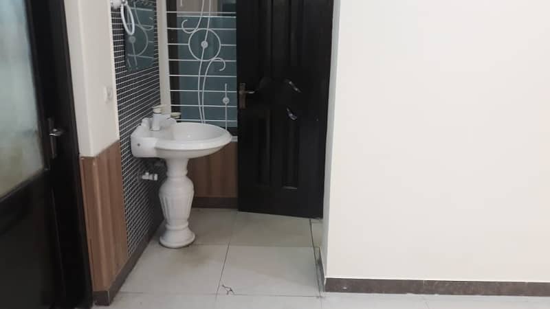 12 MARLA UPPER PORTION AVAILABLE FOR RENT IN JOHAR TOWN 9