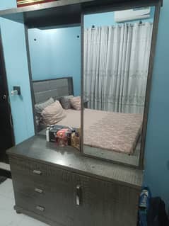 selling my dressing table or divider 0