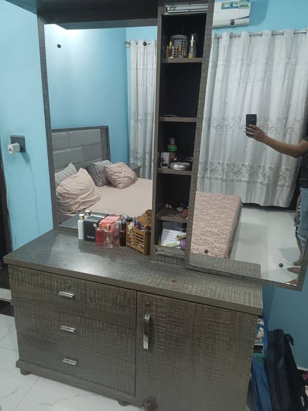 selling my dressing table or divider 2