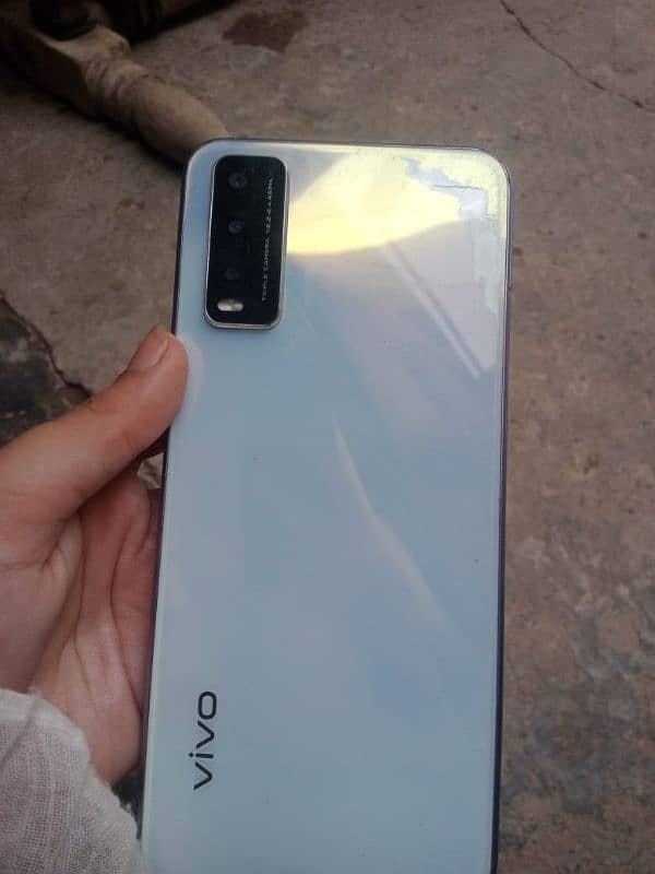 vivo y20 4/64 pta with box charger 2