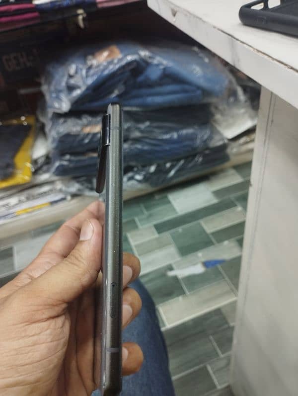 I am selling google pixel 6 grey colour 8/128 single sim approved 4