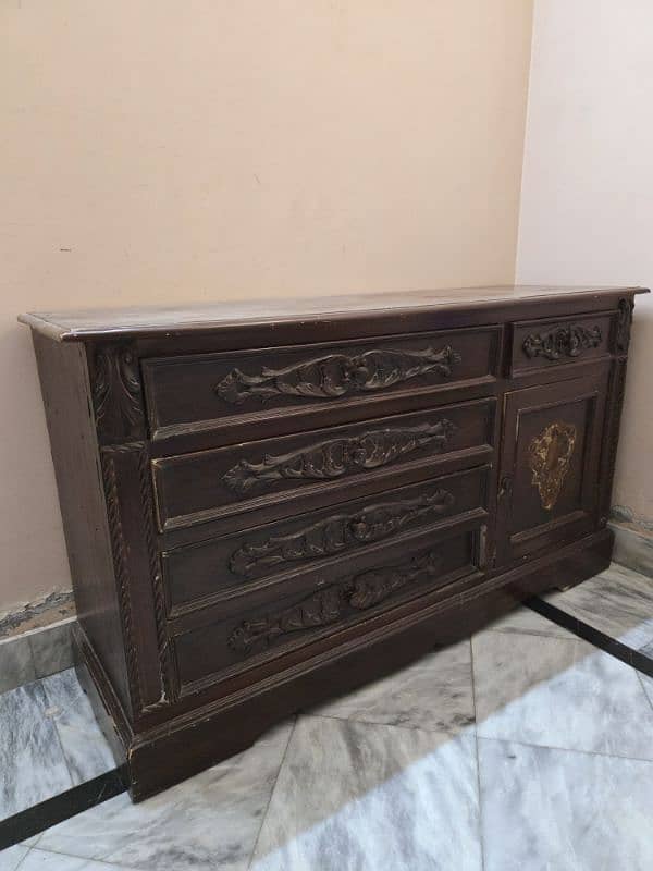 Wooden chest of drawers 1