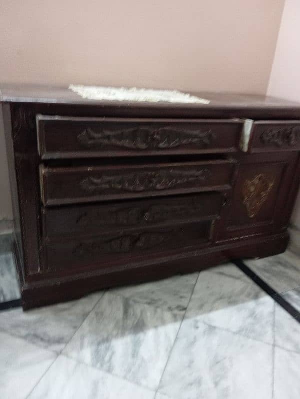 Wooden chest of drawers 2