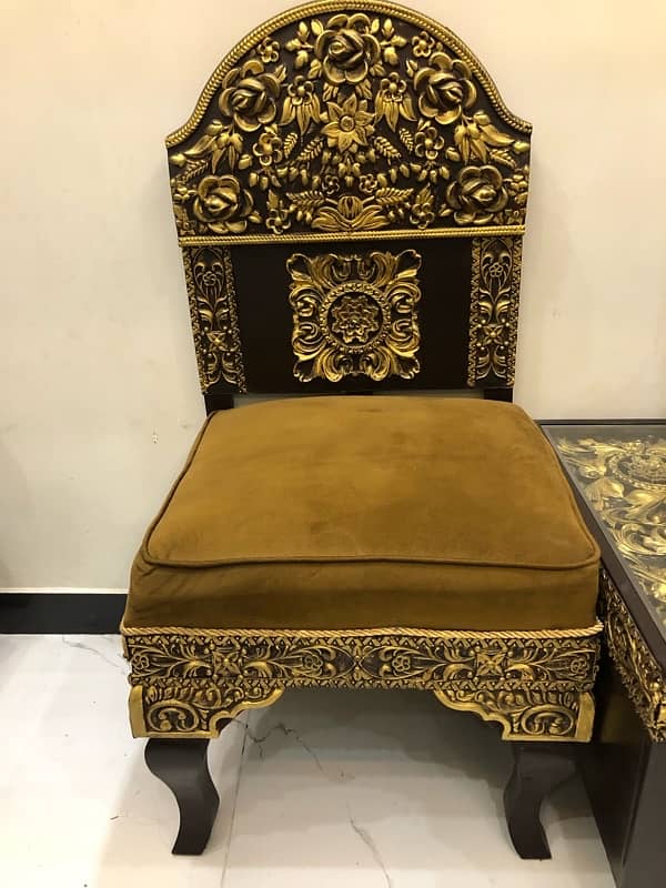 chairs in good condition for sale in Lahore. 1