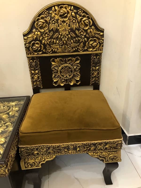 chairs in good condition for sale in Lahore. 3