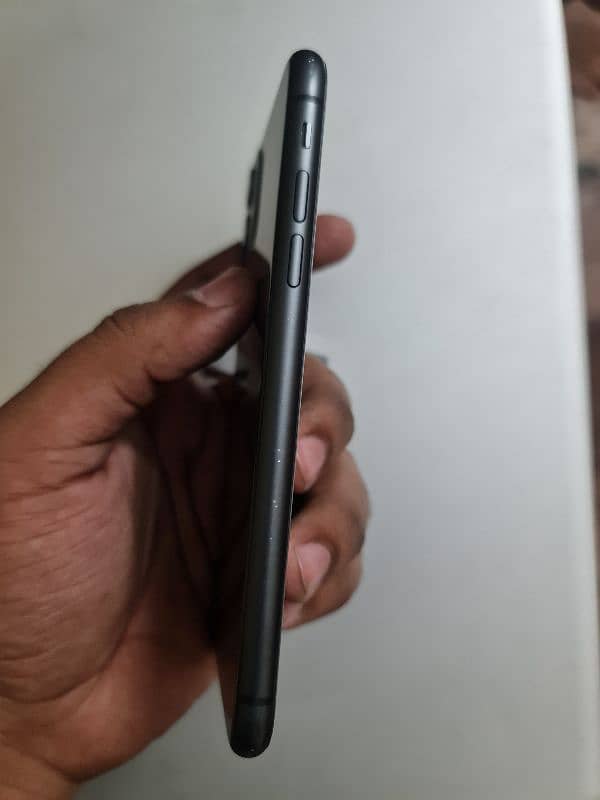 Iphone 11 , 64GB , non pta jv , 87 battery health 1